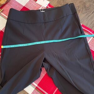 Good American Size 4 side zip pant 
RN# 151301 Style # GW80012
New.